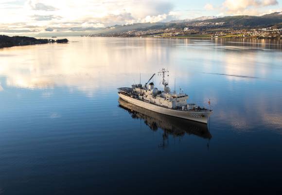 Det Belgiske minerydderfartøyet Godetia er flaggskipet til NATOs minerydderstyrke. De er med i Øvelsen Trident Juncture in Molde, Oktober, 2018. The Belgian minesweeper Godetia in Molde, October 2018.