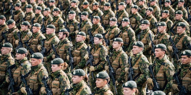 Oppstilling på Porsangmoen i forbindelse med opprettelsen av Finnmarksbrigaden