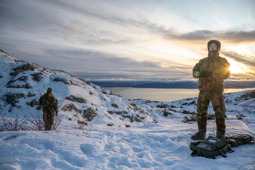Cybertekniker-elever fra Cyberforsvarets våpenskole under deres vinter-/sambandsøvelse i Trøndelag, november 2019