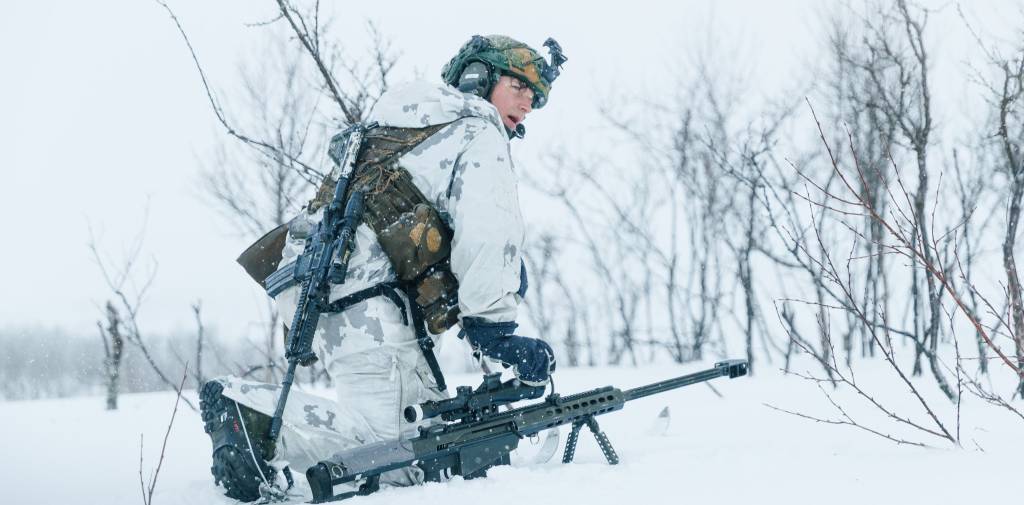 Samtrening under øvelse FAM100 mellom feltoperatører og jegerkompaniet.