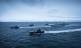 Militære fartøy på islagt hav