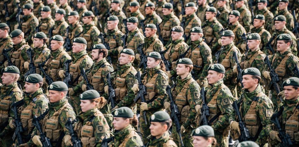 Oppstilling på Porsangmoen i forbindelse med opprettelsen av Finnmarksbrigaden