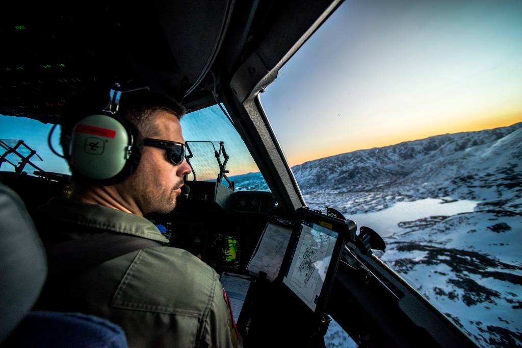 Boeing C-17 Globemaster III frå Heavy Airlift Wing Papa på oppdrag for det Norske Forsvaret med transport av Bell 412, personell og utstyr frå øvele på RAF Brize Norton til Gardermoen / Boeing C-17 Globemaster III from Heavy Airlift Wing Papa on mission fore Norwegian Armed Forces