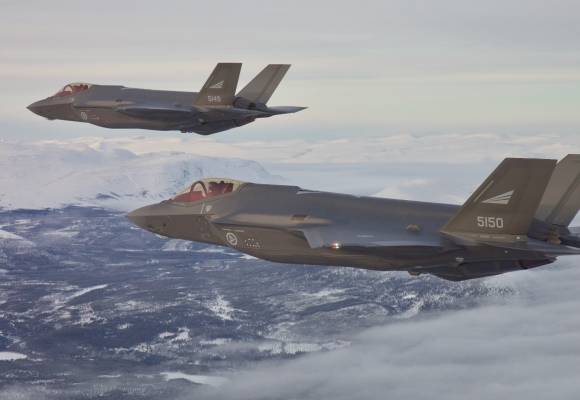 To norske F-35A flyr over sør-Norge / RNorAF F-35As 5149 & 5150 over a snow-covered Southern Norway
