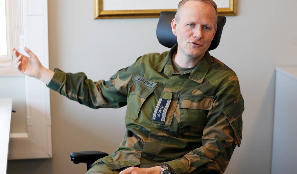 Sjef Luftving 132 Oberst Eirik Guldvog på Evenes flystasjon