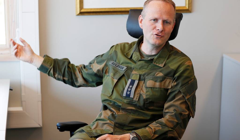 Sjef Luftving 132 Oberst Eirik Guldvog på Evenes flystasjon