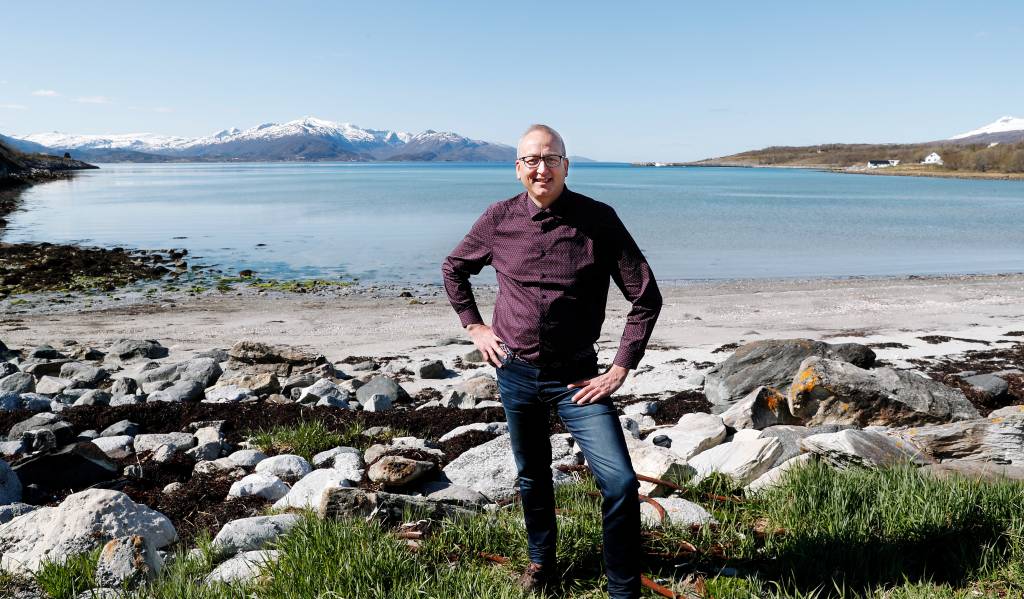 Ordfører Terje Bartholsen i Evenes kommune, her på stranden i Liland
