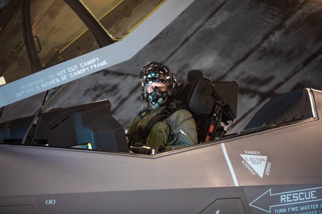 Norsk F-35 pilot før take off under oppdraget Iceland Air Policing 2020