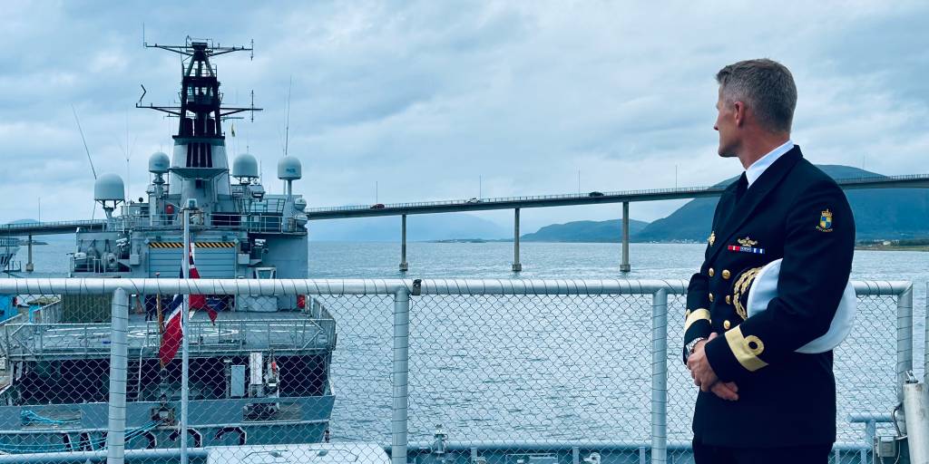 SJ_KV_ombord_KV_JM_ser_bort_på_KV_Andenes_2023