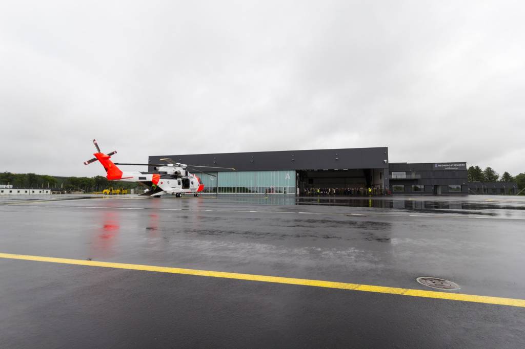 12. juni 2017 ble det nye hangarbygget på Luftforsvarets base Sola åpnet av justis- og beredskapsminister Per-Willy Amundsen sammen med forsvarsminister Ine Eriksen Søreide. Et av de nye norske redningshelikoptrene, AW101, kom på besøk til Sola fra England og hadde en oppvisning for de besøkende.  
/
AW101, Norways new Search and Rescue Helicopter, visited Sola Air Base in conjunction with the opening of a new Hangar for the 330th Squadron.