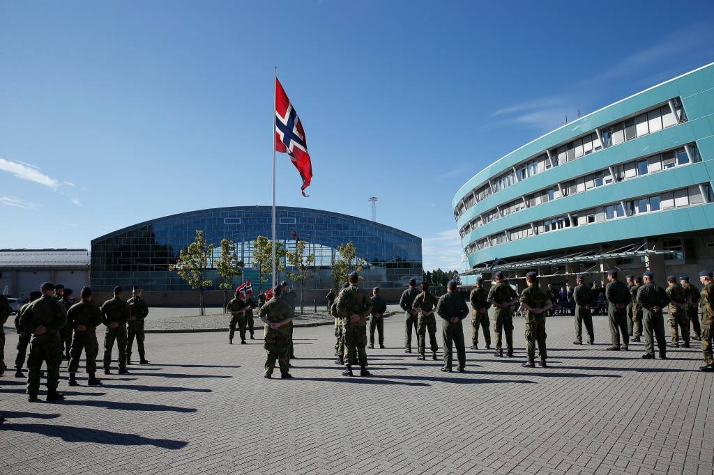 Fra oppstilling på Gardermoen militære flystasjon da 717 skvadronen er tilbake på Gardermoen og 135 luftving