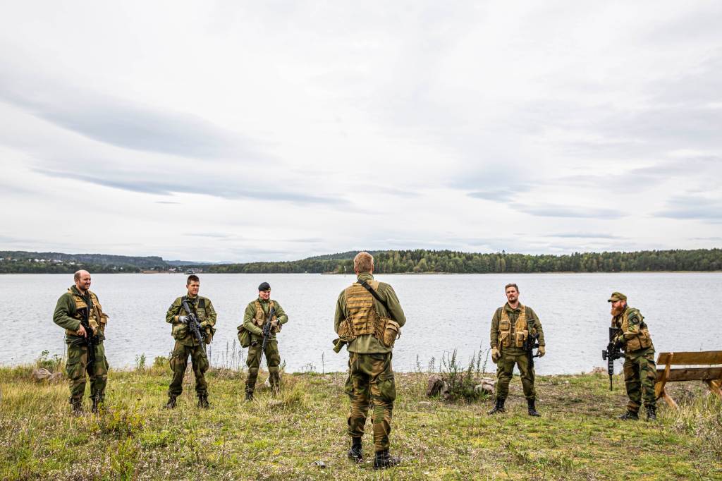 Øvelse Oslofjord er i gang og befalene trener før soldatinnrykket. En viktig del av befalstreningen er fokus på enkeltmannsferdigheter og grunnleggende soldatutdanning.