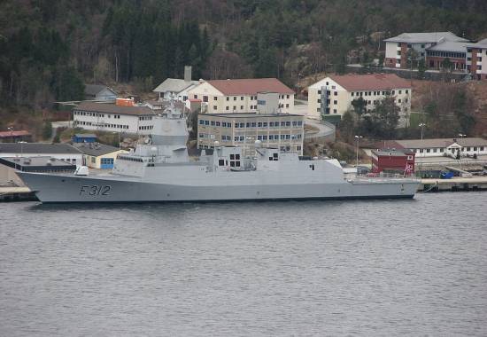 1024px-KNM_Otto_Sverdrup-2009-04-10-Haakonsvern