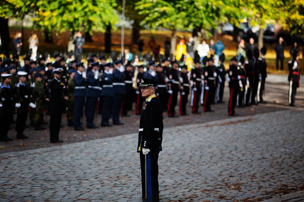 Soldater fra forskjellige avdelinger stŒr oppstilt i Oslo i forbindelse med Stortingets 166. Œpning. *** Local Caption *** Soldiers from different units in parade in Oslo, during the 166. opening of the Storting. (The Parlament)