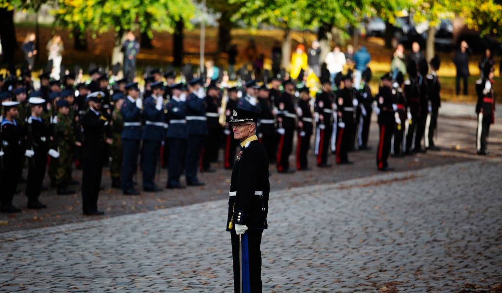 Soldater fra forskjellige avdelinger stŒr oppstilt i Oslo i forbindelse med Stortingets 166. Œpning. *** Local Caption *** Soldiers from different units in parade in Oslo, during the 166. opening of the Storting. (The Parlament)