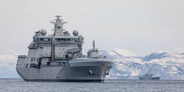 Øvelse TG21-2 gjennomføres i området fra Vestlandet til kysten av Nord-Norge. Øvelsen samarbeider med Hæren og Luftforsvaret gjennom Arctic Fires og Arctic Cooperation. Her ser du KNM Maud og den franske fregatten FS Aquitane.