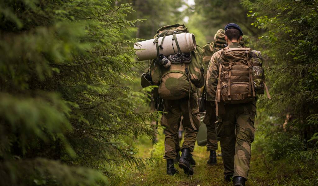 Sjøforsvaret sendte sine aspiranter ut på nattmarsj for å markere starten på fase to av Forsvarets Opptak og Seleksjon.
//
The Royal Norwegian Navy sent their aspirants out marching to mark the beginning of the second phase of The Armed Forces Recruitment and Selection Process.