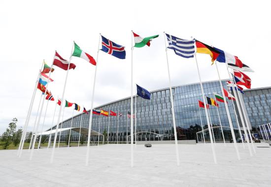 Flagg utenfor bygg i Brussel