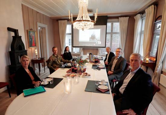 Gruppebilde av deltakere i møtet som omhandlet 