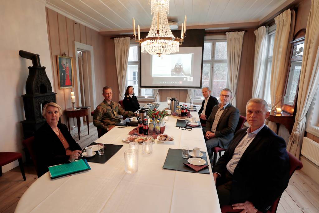Gruppebilde av deltakere i møtet som omhandlet 