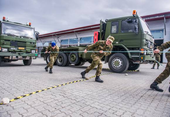 Soldater fra Setermoen leir trekker Scania under soldataksjonen 2016.  / Soldier awareness-days 2016