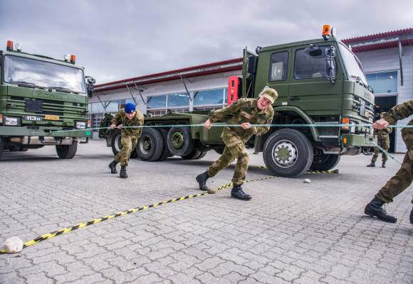 Soldater fra Setermoen leir trekker Scania under soldataksjonen 2016.  / Soldier awareness-days 2016