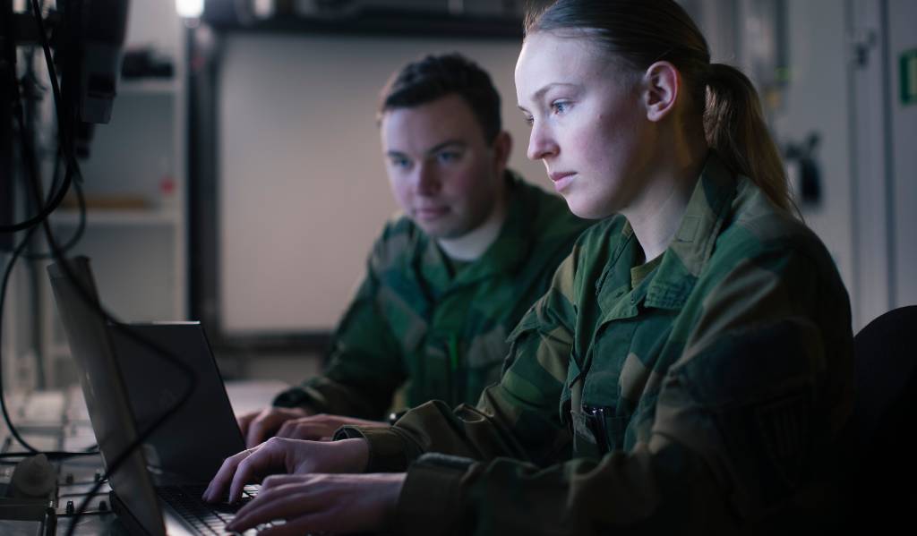 Elever ved Cyberingeniørutdannigen på Jørstadmoen