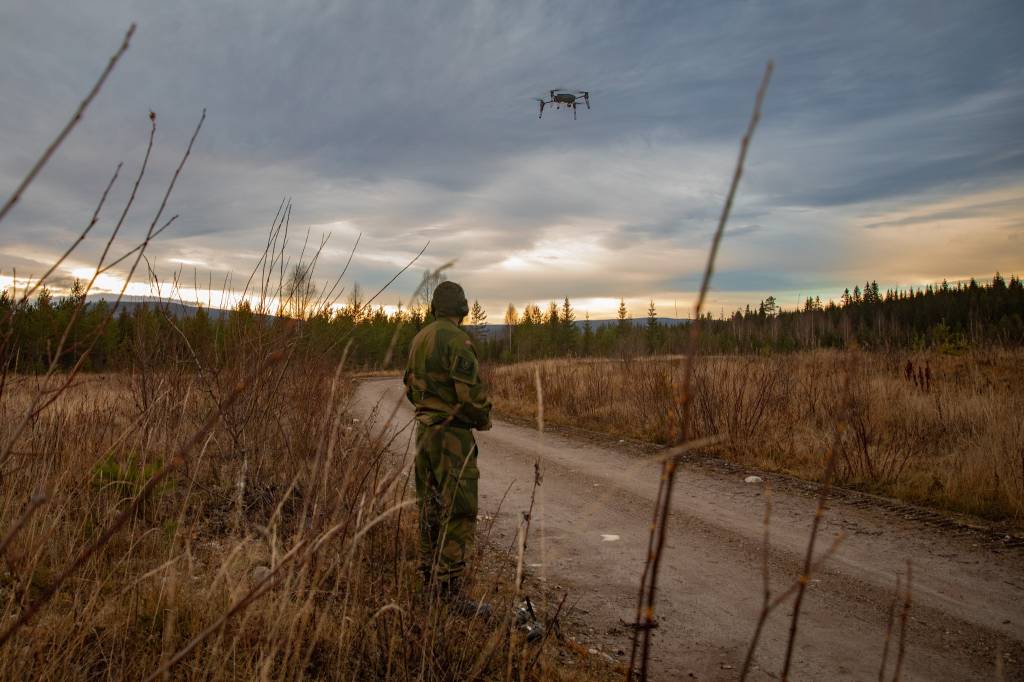 Morgendagens Kampenhet flyr droner på Rena.