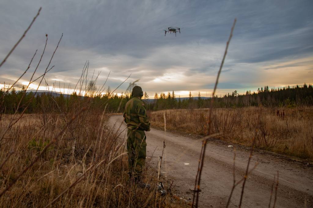 Morgendagens Kampenhet flyr droner på Rena.
