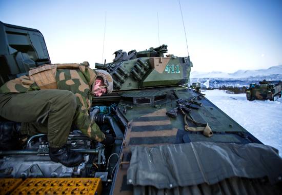 Tor Erik Tønset Eggan er tekniker i Panserbataljonen/ Brigade Nord. Eggan tok utdanning på -ens befalsskole som lærling og befalselev. En tekniker i -en utfører vedlikehold og reparasjoner både i leir og i felt under oppdrag. 