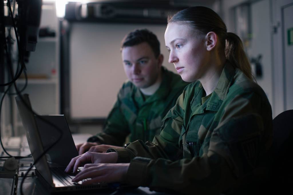 Elever ved Cyberingeniørutdannigen på Jørstadmoen