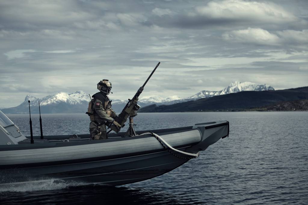 Spesialbåtoperatører fra Marinejegerkommandoen trener under en øvelse i Ramsund / 
Boatoperators from  the Norwegian Navy Special Operations Command during an exercise in nothern Norway 