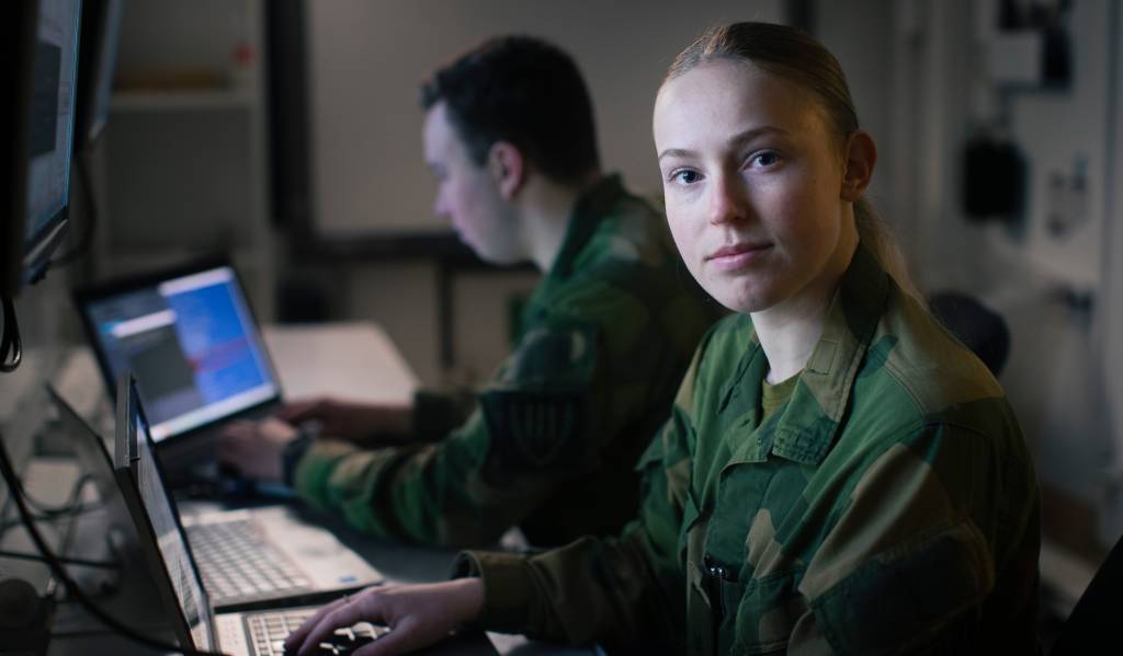 Elever ved Cyberingeniørutdannigen på Jørstadmoen