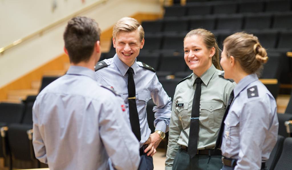 Kadetter ved luftkrigsskolen / Cadets at the Air Force academy