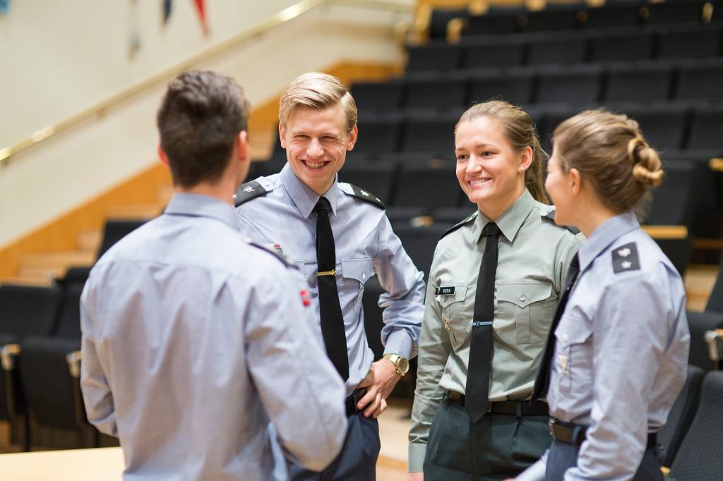 Kadetter ved luftkrigsskolen / Cadets at the Air Force academy
