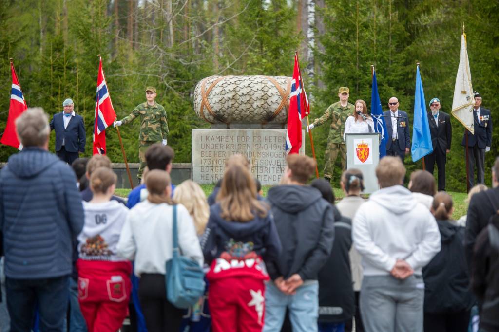 Vidregående elev Sigrid Margrete Nordgarden Børtnes fra Jessheim videregående skole holdt tale når Frigjørings- og Veterandagen blir markert ved minnesmerke i Trandumskogen 8.mai.