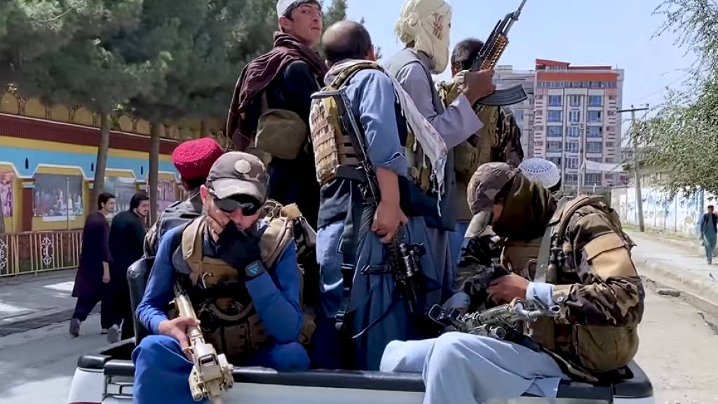 Taliban_Fighters_in_Kabul,_August_17_2021_(cropped)