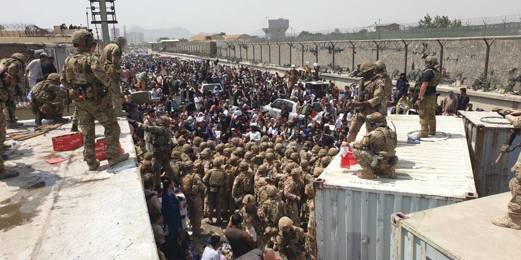 Bilder fra den kaotiske uttrekkningen av Kabul i august 2021, bildet viser situasjonen rundt om på flyplassen og i området rundt flyplassen i disse dagene. 