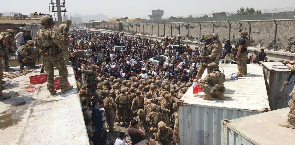Bilder fra den kaotiske uttrekkningen av Kabul i august 2021, bildet viser situasjonen rundt om på flyplassen og i området rundt flyplassen i disse dagene. 