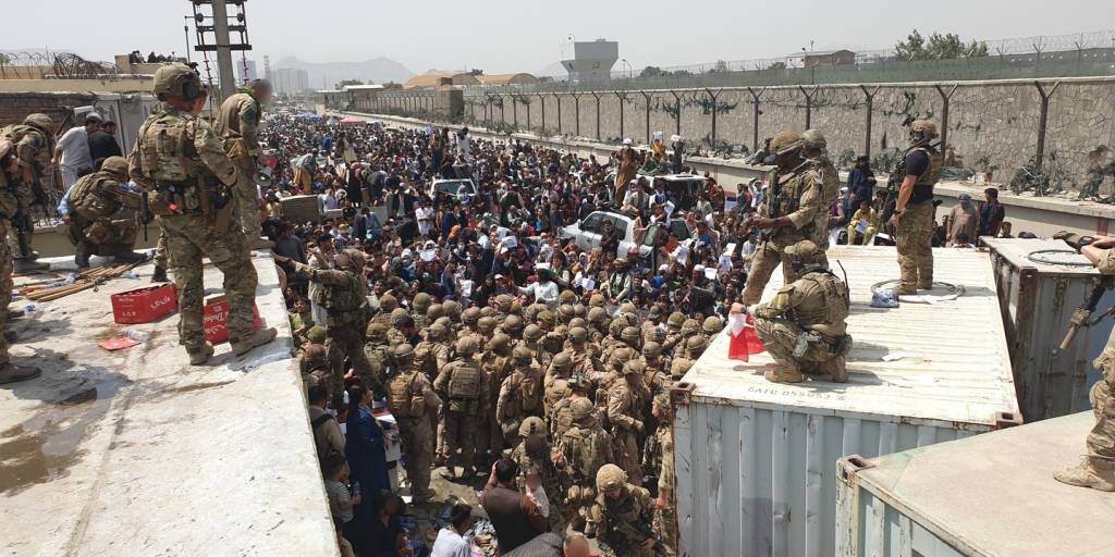 Bilder fra den kaotiske uttrekkningen av Kabul i august 2021, bildet viser situasjonen rundt om på flyplassen og i området rundt flyplassen i disse dagene. 